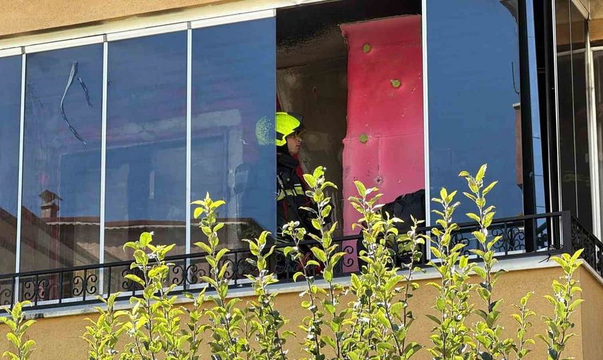 Bolu'da elektrikli balkon yangını: Alevler eve sıçramadan kontrol altına alındı