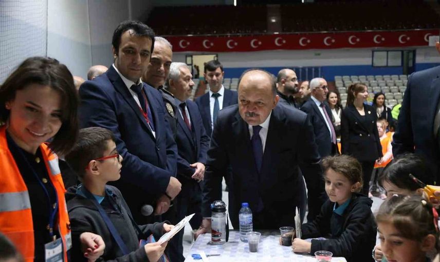 Kastamonu bilim şenliğinde öğrencilerin yaratıcılığı ve heyecanı ön plandaydı