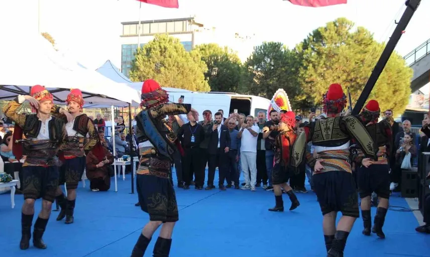 Yusuf Tekin: Erzurum kültürü barışın simgesi olacak