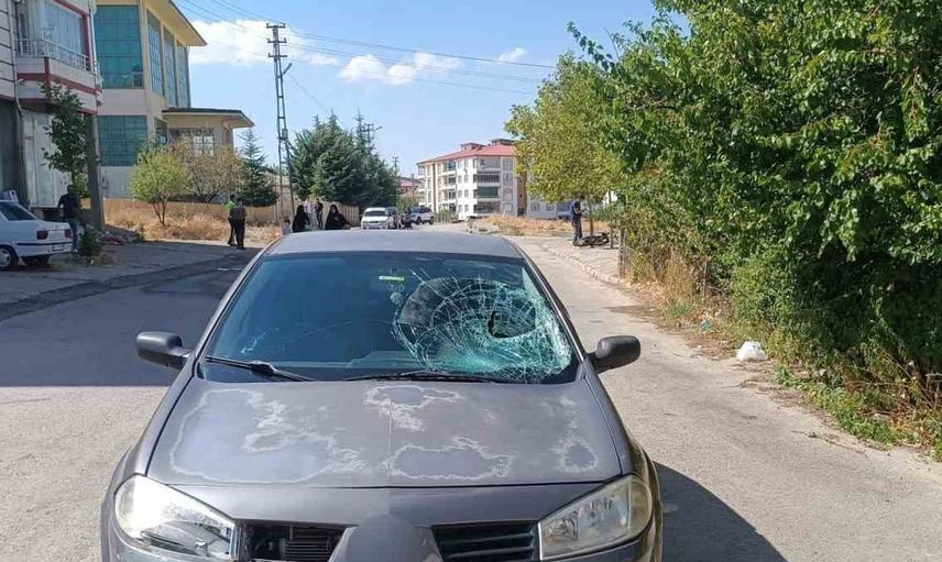 Palu'da bisikletli çocuğa motosiklet çarptı: Durumu ciddiyetini koruyor