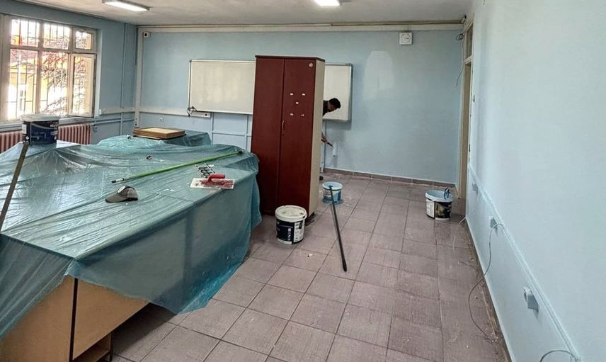 Eğitimde kaliteyi artıran adım: Sivrihisar Belediyesi'nden bakım ve onarım çalışmaları