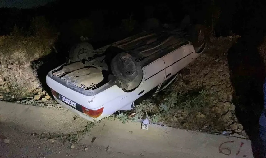 Otomobilin ters dönmesi sonucu sürücü hafif yaralı olarak kurtuldu