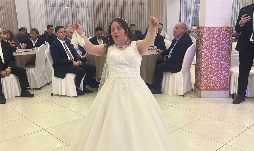 Yağmur'un gelinlik hayali temsili düğünle gerçekleştirildi