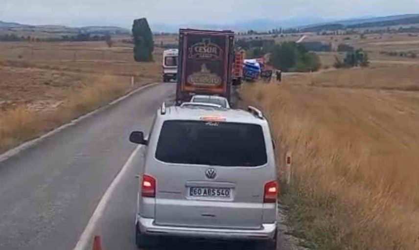 Yol durumu hakkında uyarıda bulundu, kazaya tanıklık etti