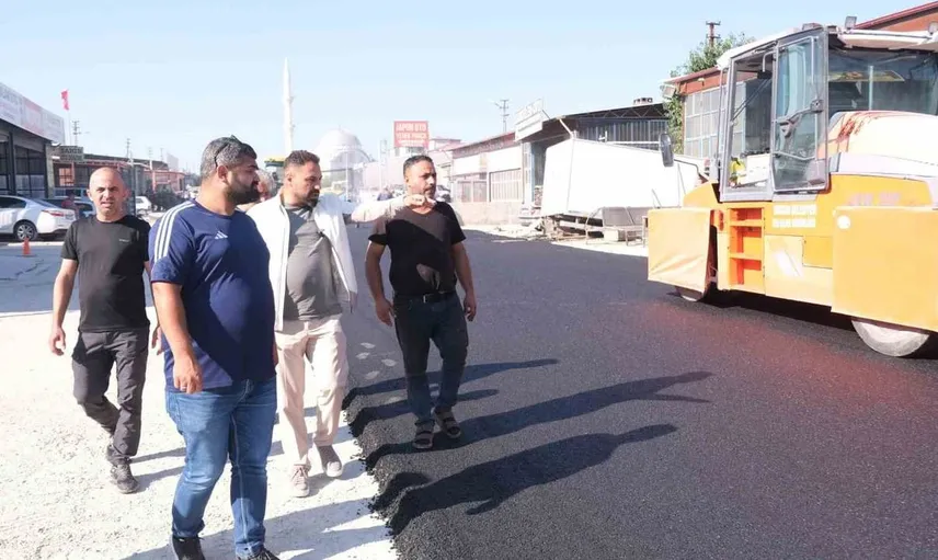Sorgun Sanayi Sitesi'nde asfalt ve çevre düzenleme çalışmaları hız kesmeden devam ediyor