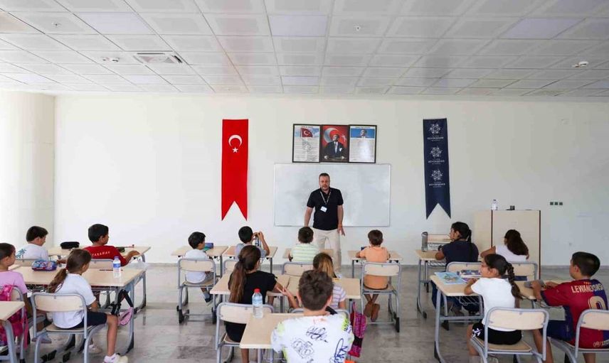 Aydınlı çocuklar yaz tatilini İngilizce öğrenerek geçiriyor