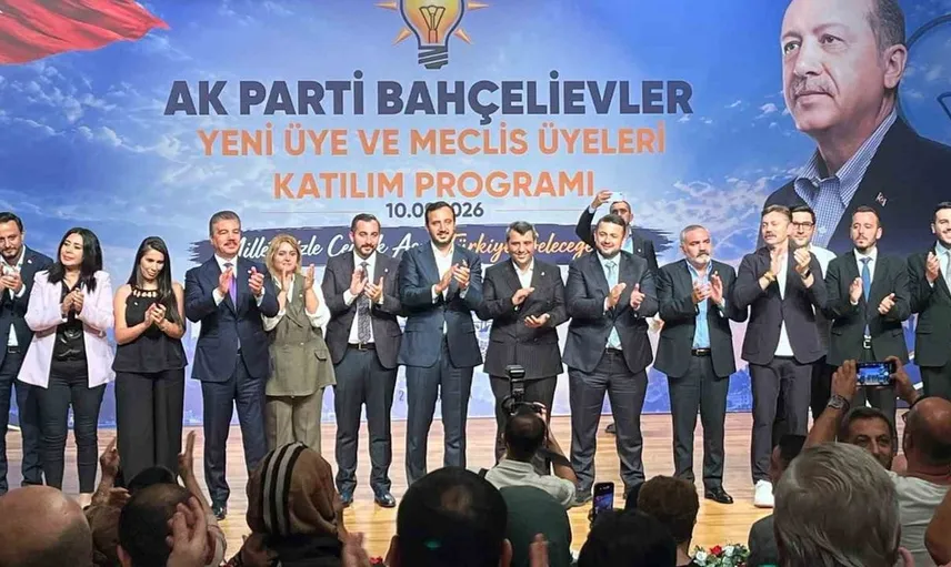 Bahçelievler’de siyasi kayma: Üç CHP’li meclis üyesi AK Parti’ye katıldı