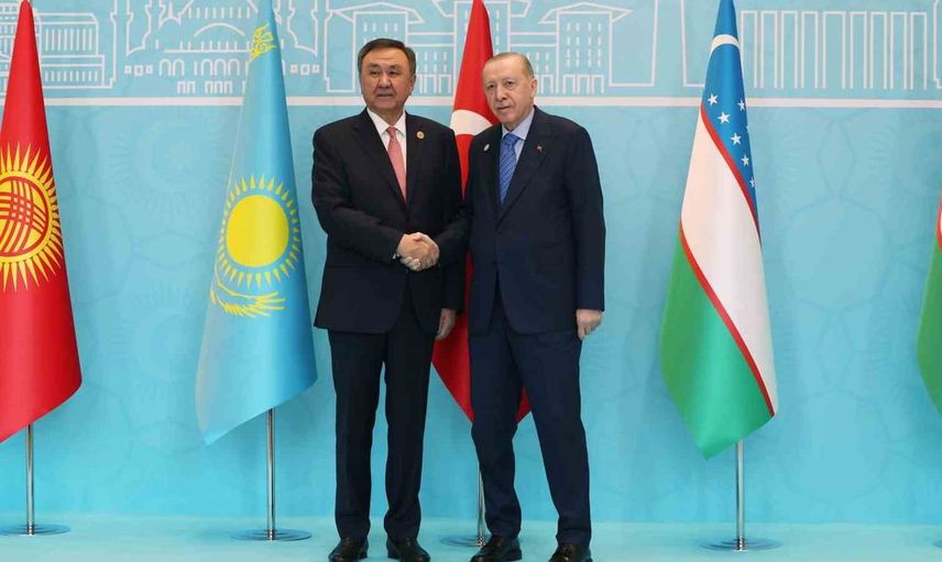 Cumhurbaşkanı Erdoğan, Türk devletleri zirvesi için liderleri karşıladı