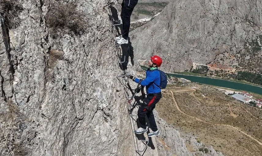 Adrenalin tutkunlarının gözdesi: Kemaliye'deki Via Ferrata parkuru