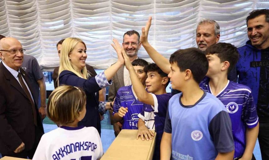 Merkezefendi Belediyesi amatör spor kulüplerine malzeme desteğini sürdürüyor