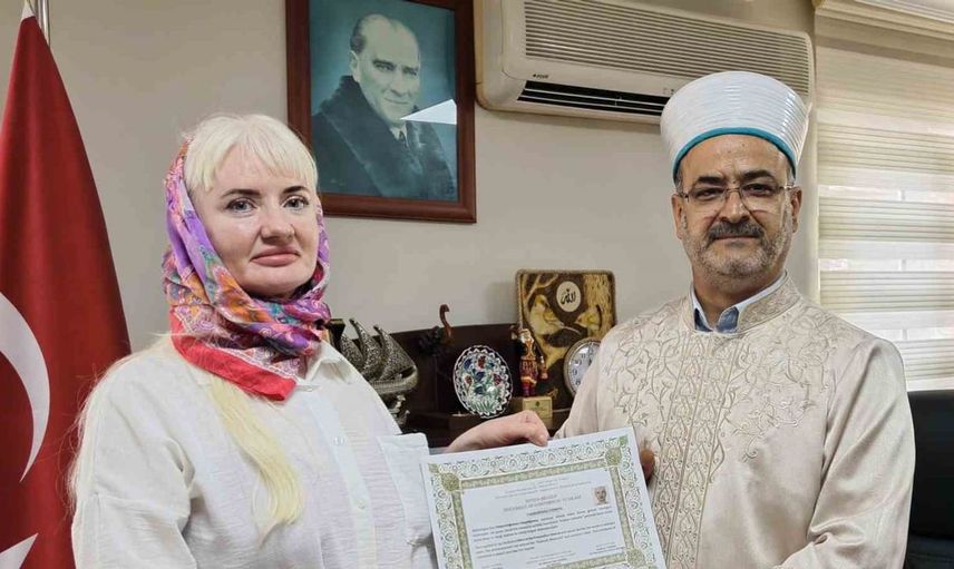 Mersin'de Rus kadın İslam'a adım attı: Kendi kalbimle Müslüman olmayı seçtim