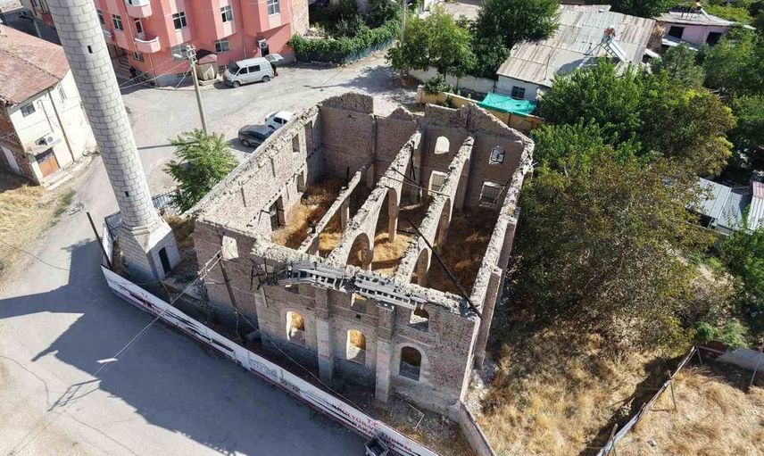 Elazığ'daki 300 yıllık cami, deprem sonrası restore bekliyor