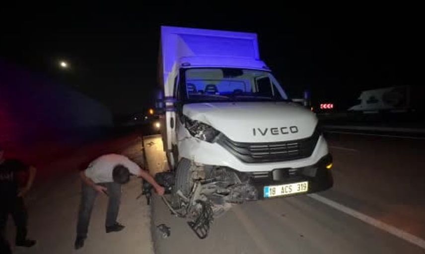 Çorum'da kamyonetle çarpışan motosikletin sürücüsü hayatını kaybetti