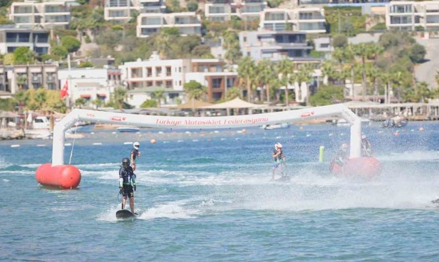 Bodrum'da su jeti ve motosurf heyecanı: 80'den fazla sporcu mücadele etti