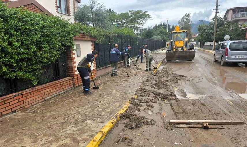 Kocaeli'de şiddetli yağış sonrası temizlik çalışmaları hız kazanıyor