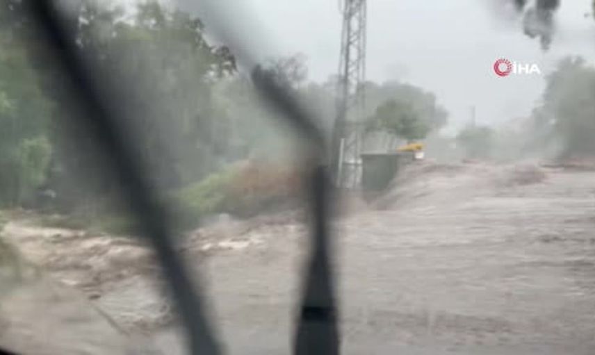 Fransa'da şiddetli fırtına can aldı: İki kişi hayatını kaybetti