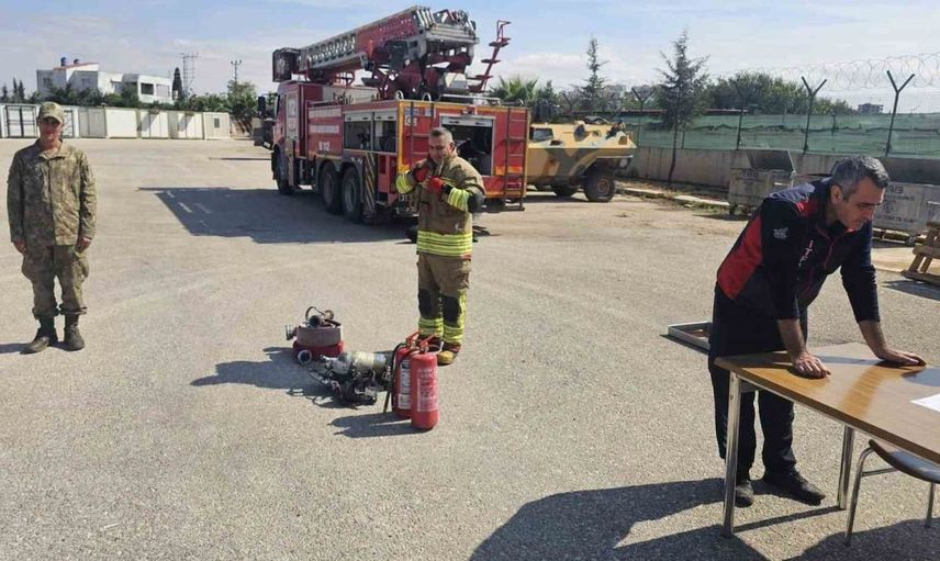Reyhanlı'da askerlere yangın güvenliği eğitimi verildi