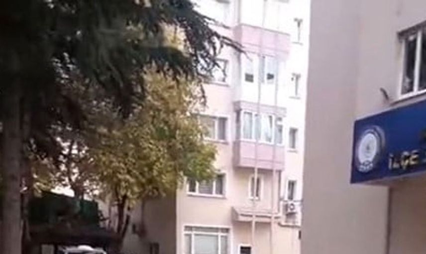 Bozüyük'te polis, sınava geç kalan adaylara yardım etti