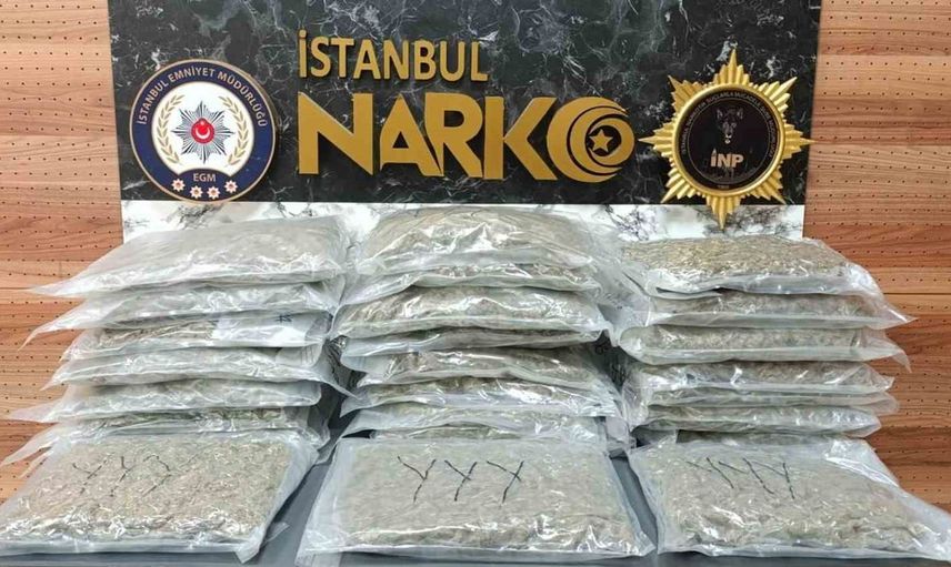 İstanbul'da otoyolda uyuşturucu baskını: 27 kilo skunk ele geçirildi