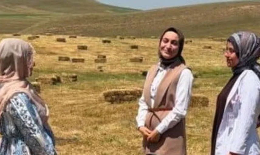 Anne ve anne adaylarına özel mobil hizmet: Erzurum'un Can Ebeleri yolları aydınlatıyor