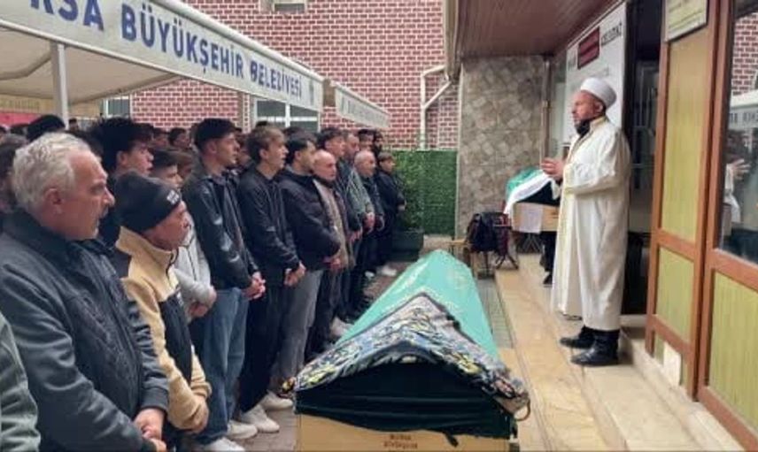 18 yaşındaki Emre Acar’ın cenazesi gözyaşlarıyla uğurlandı