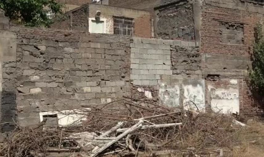 Diyarbakır'da metruk yapıların yıkımı devam ediyor