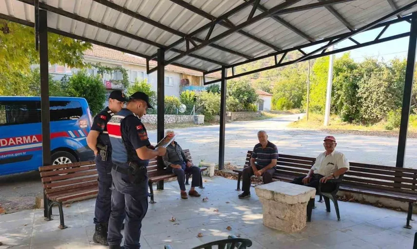 Jandarma dolandırıcılık konusunda vatandaşları bilinçlendirdi