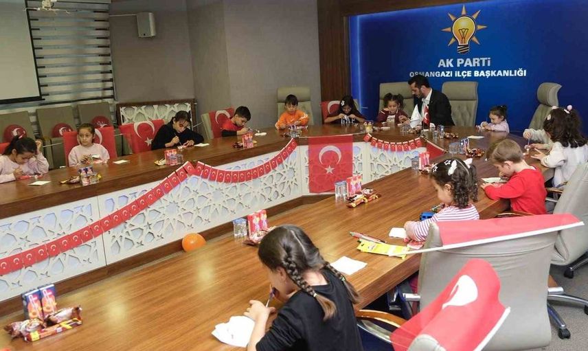 Cumhuriyet Bayramı'nda çocuklardan şehit ailelerine anlamlı hediye