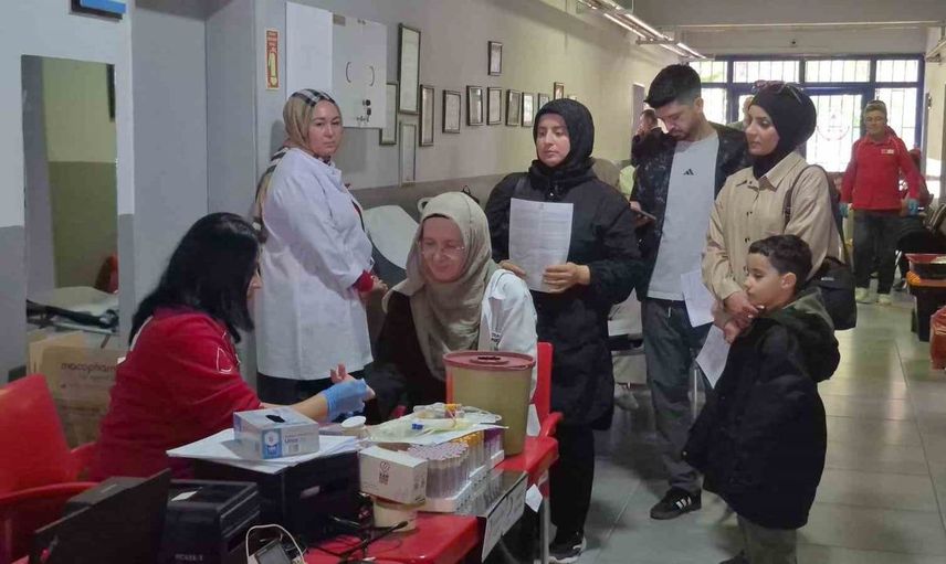 Düzce'de okulda düzenlenen kan bağışı kampanyası gönülleri fethetti