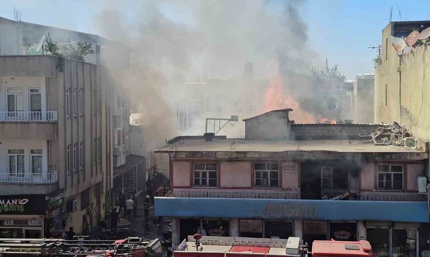 Adıyaman'da mobilya ve tüp satışının yapıldığı iş yerinde yangın çıktı