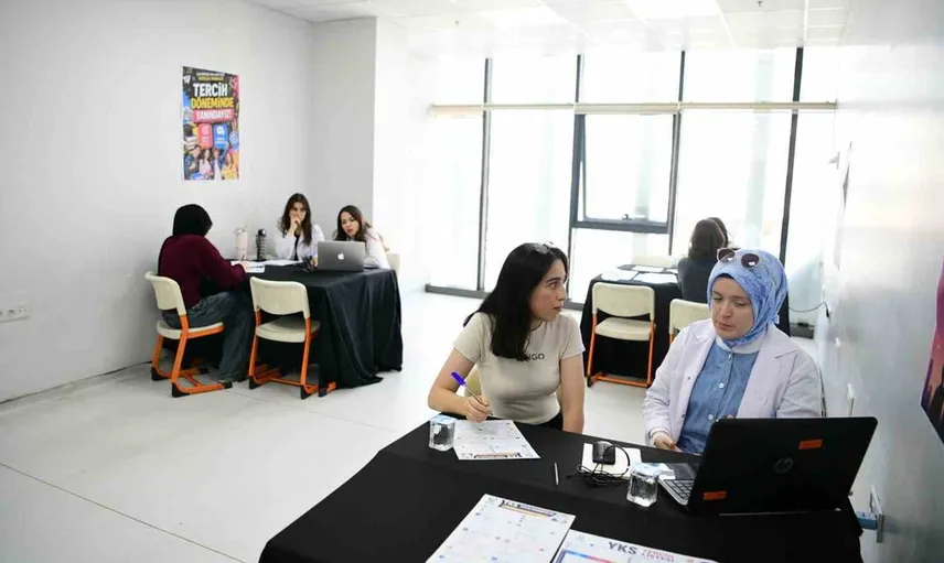 Çayırova gençlik merkezi öğrencilerinin YKS başarısı: 62 öğrenci üniversiteye yerleşti