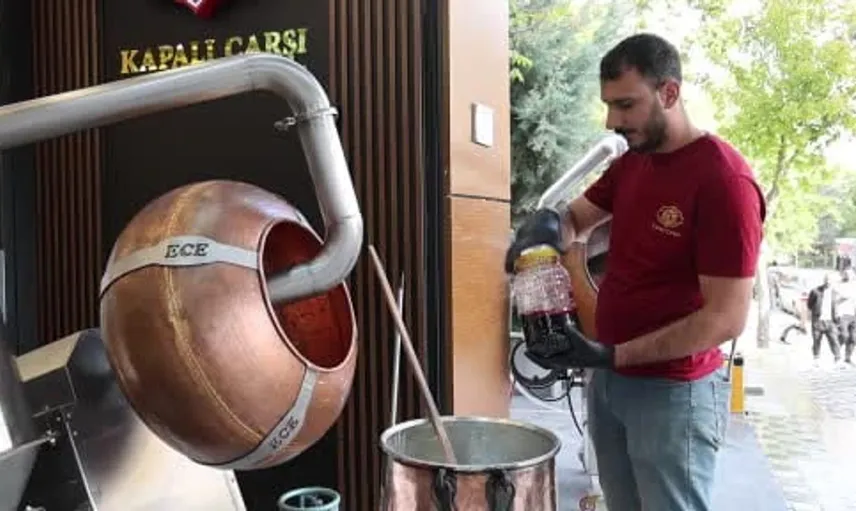 Elazığ'da yeni bir lezzet: vişneli ceviz şekerinin üretimi başladı