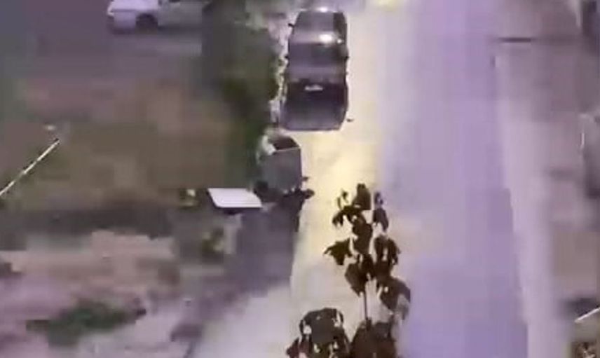 Elazığ'da akşam saatlerinde şimşeklerin şovuna tanıklık edildi