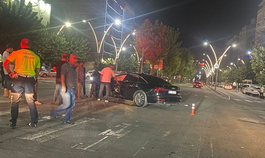 Batman'da trafik kazası: İki otomobil çarpıştı, iki yaralı