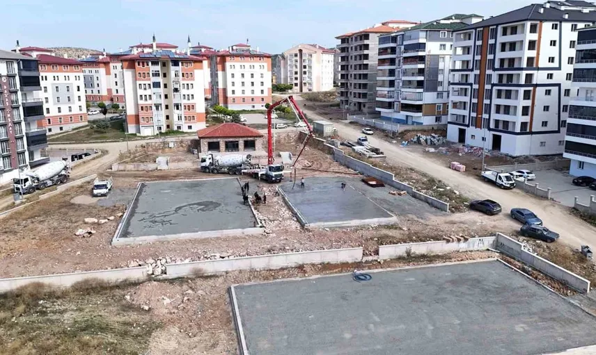 Akdağmadeni'nde 100. Yıl Spor Kompleksi hızla yükseliyor
