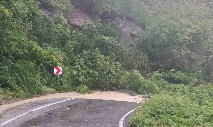 Kastamonu’da kuvvetli sağanak ve heyelanlar ulaşımı olumsuz etkiledi