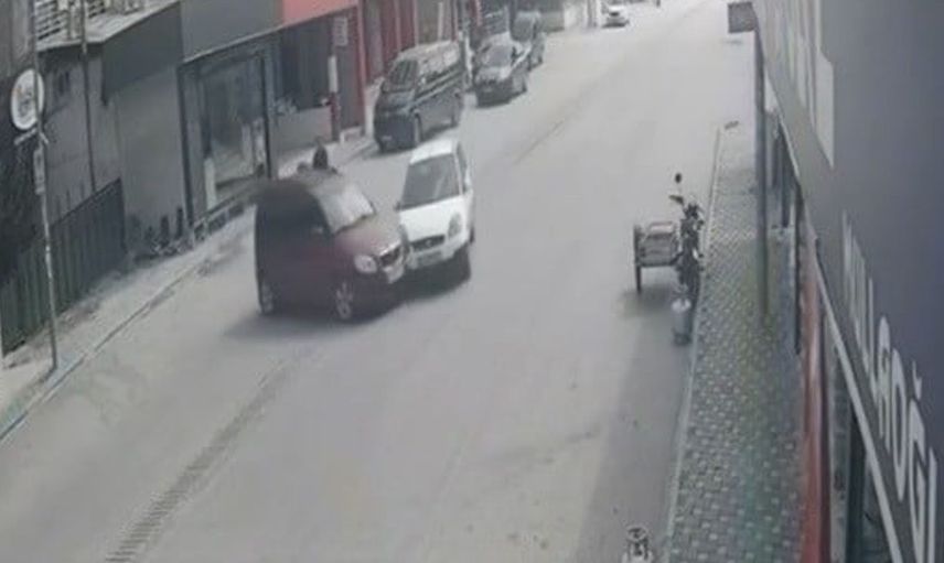 Osmaniye'de iki aracın çarpıştığı kaza anı güvenlik kamerasında