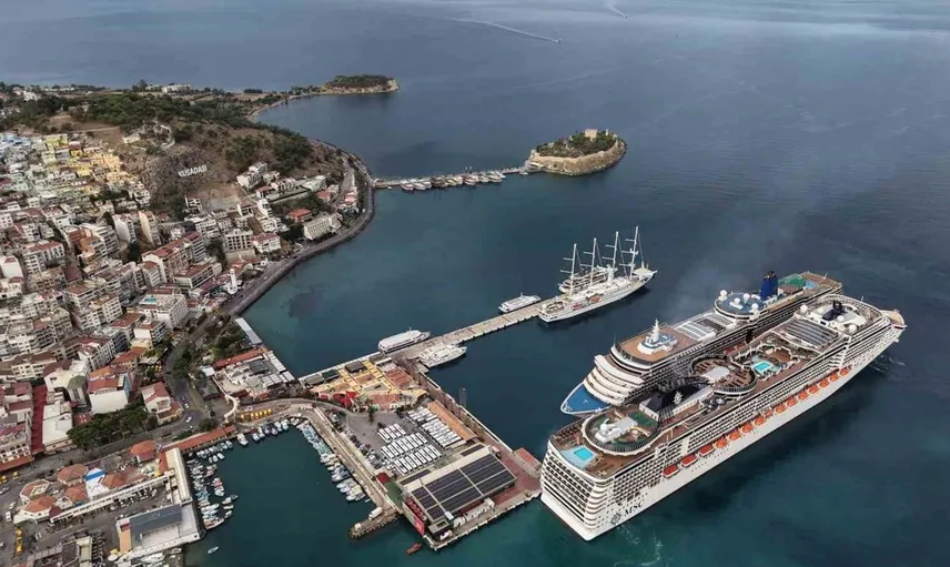 Kuşadası'nda kruvaziyer hareketliliği: 6 bin turist geldi