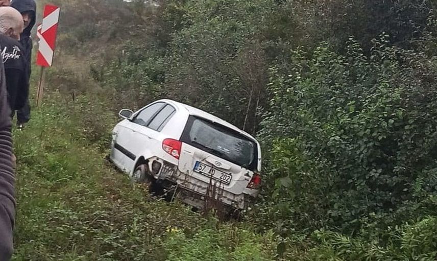 Sinop’ta trafik kazası: Otomobil şarampole yuvarlandı, 4 kişinin durumu kritik