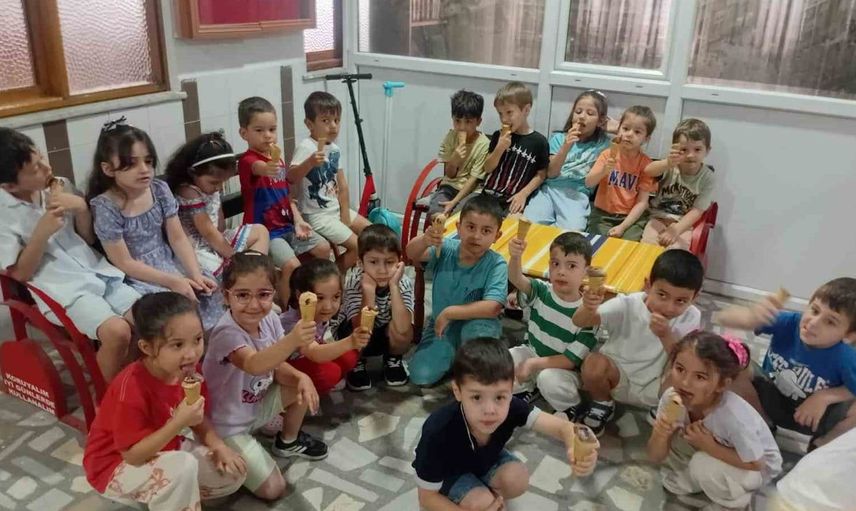 Samsun'da yaz kur'an kursu öğrencilerine dondurma ikramı