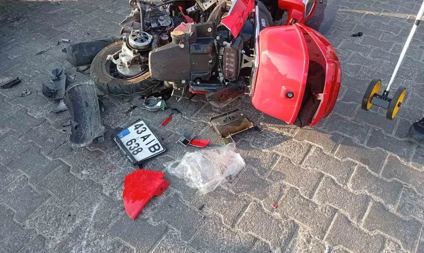 Gediz'de motosiklet ve arazöz çarpıştı, bir kişi yaralandı