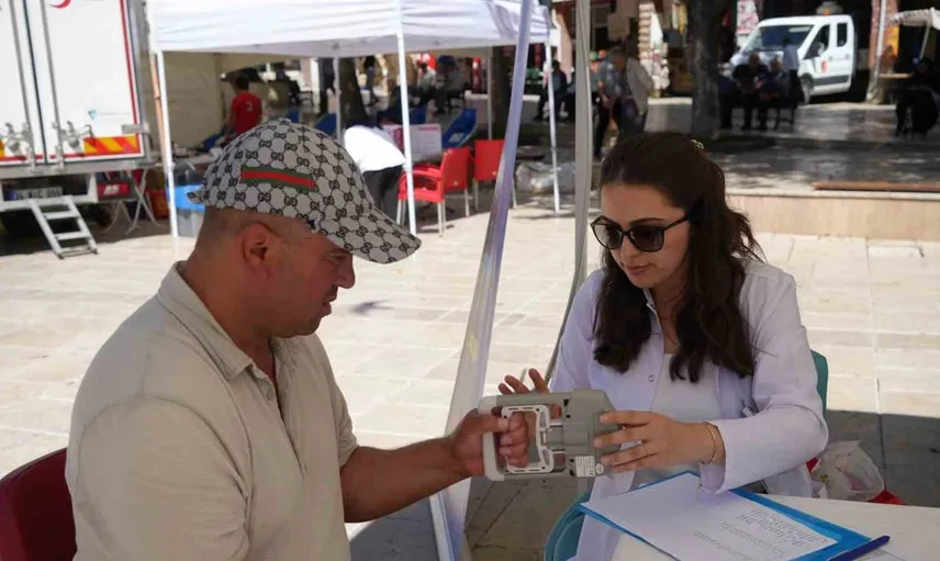 Kastamonu'da halk sağlığı sokağı açıldı, ücretsiz sağlık testleri yapıldı