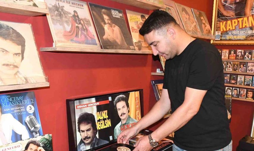 Orhan Gencebay’a duyduğu tutku, 25 yıllık bir koleksiyona dönüştü