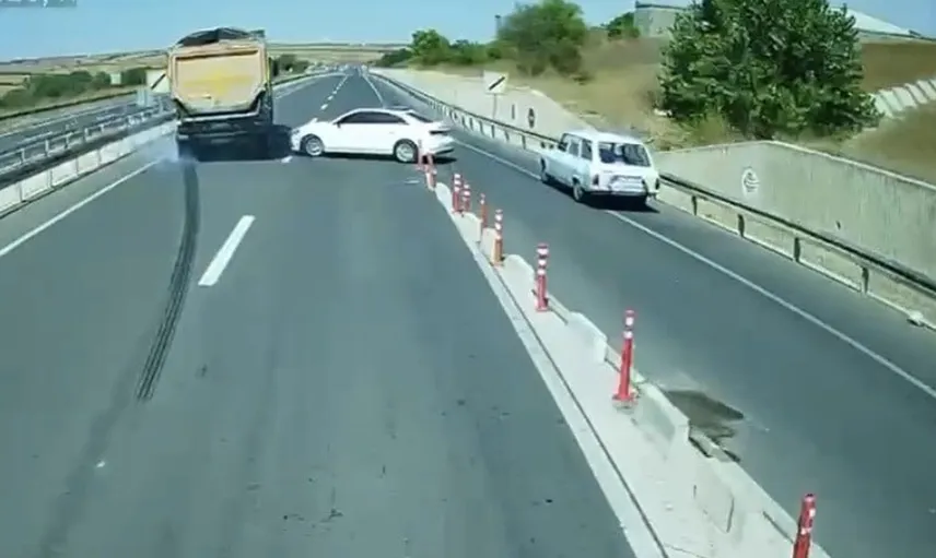 Tır şoförünün dikkatiyle büyük bir kaza önlendi: O anlar kaydedildi