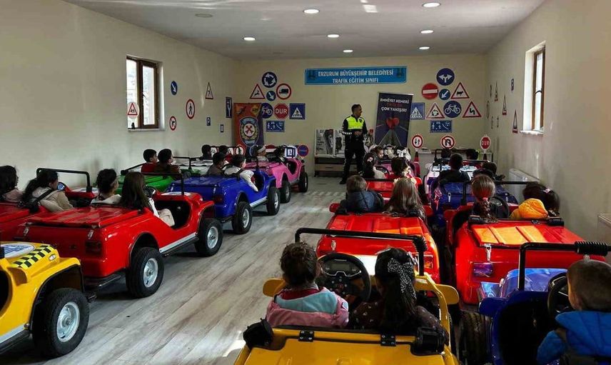 Erzurum'da miniklere trafik güvenliği eğitimi veriliyor