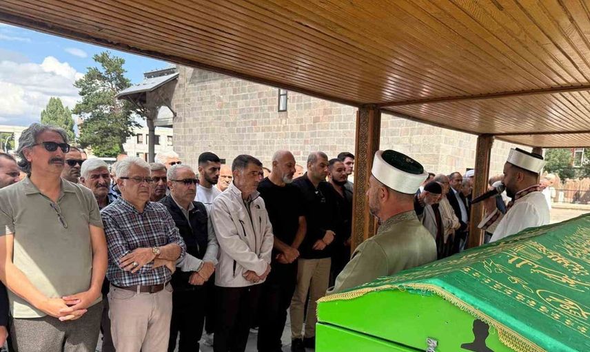 Son yolculuğuna uğurlanan gazeteci fuat kantarcı için duygu dolu anlar