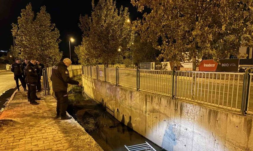 Kayseri'de direksiyon hakimiyetini kaybeden otomobil kanala uçtu, iki kişi yaralandı
