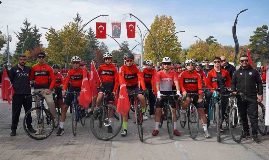 Bolu'da 29 Ekim coşkusu bisiklet turuyla taçlandırıldı