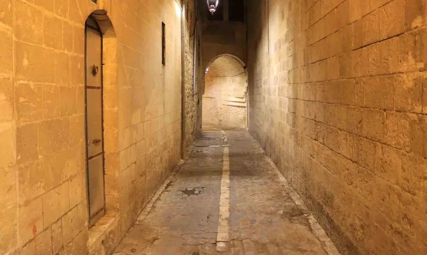 Şanlıurfa'nın tarihi sokakları geceye bürünüyor: Aydınlatma projesi tamamlandı