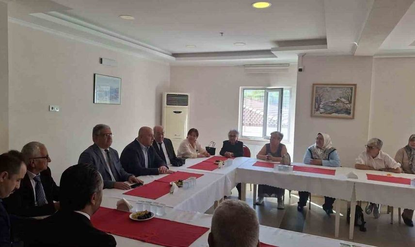Dünya Yaşlılar Günü'nde huzurevinde duygusal anlar yaşandı